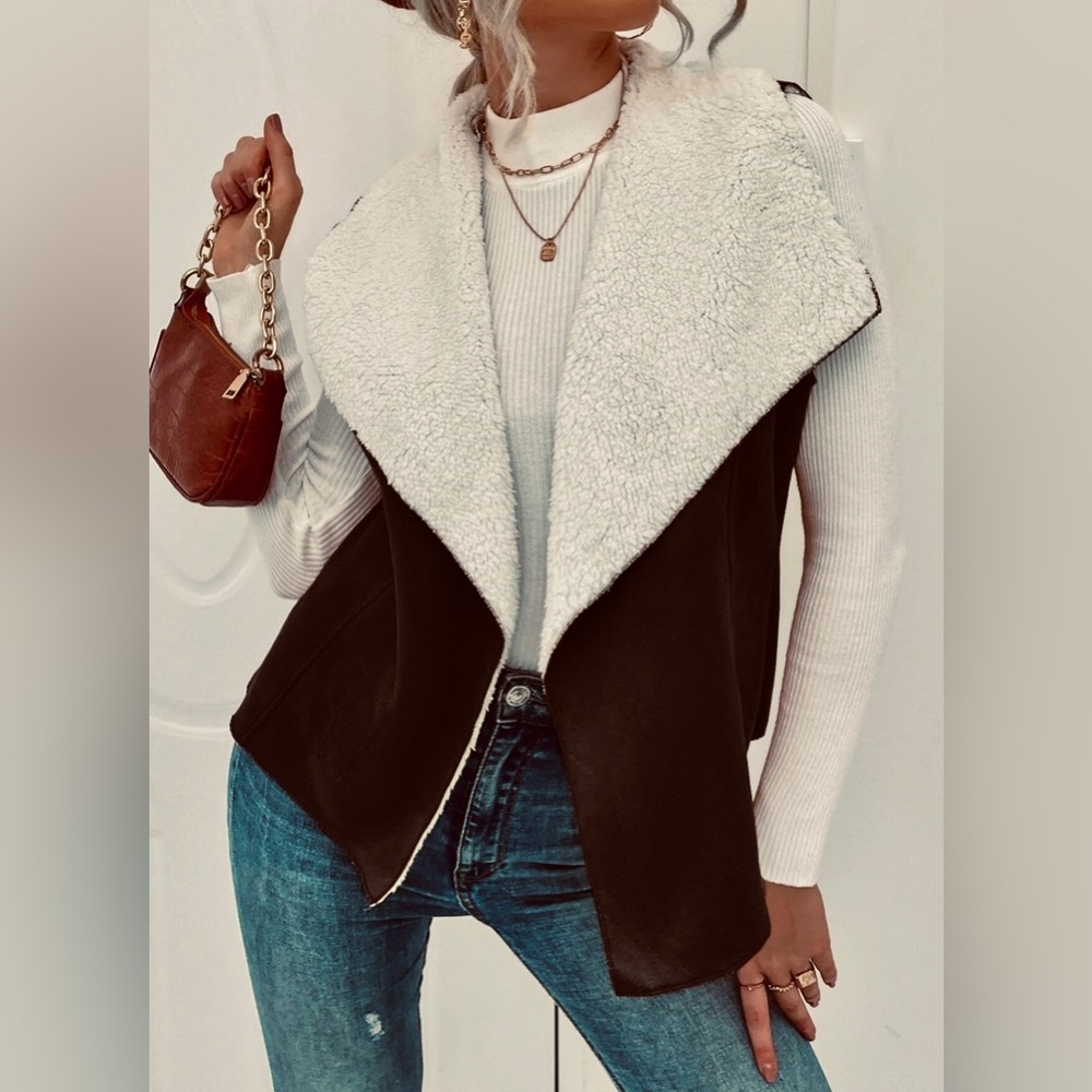 Robert Kitchen Canada Vest black faux leather sherpa lined collar, open front S